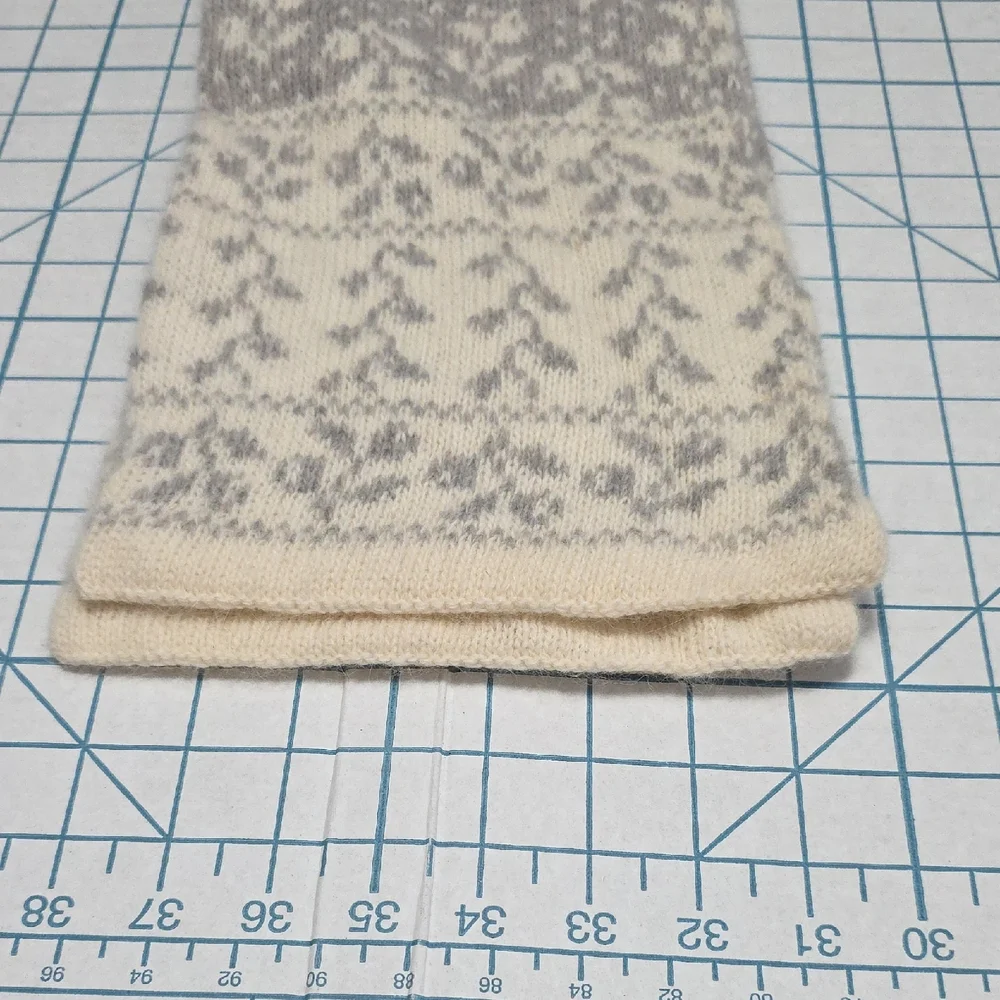 Gray and Cream Patterned Scarf,  Liz Claiborne Accessories, 8